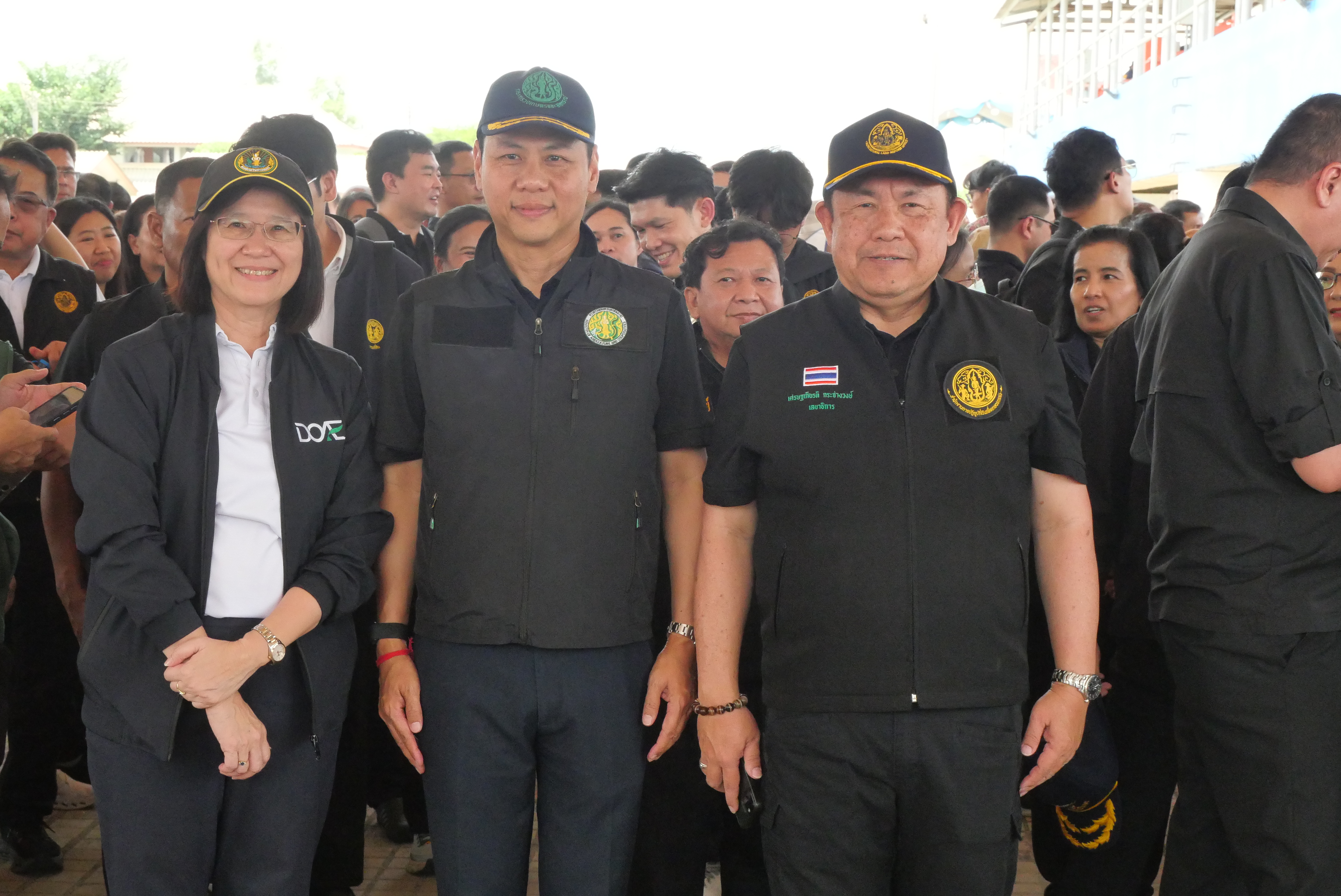 title - เลขาธิการ ส.ป.ก. พร้อมคณะ ร่วมลงพื้นที่กับคณะนายกรัฐมนตรี ติดตามการบริหารจัดการน้ำ เพิ่มศักยภาพระบายน้ำ ลดเสี่ยงน้ำท่วมหาดใหญ่ 